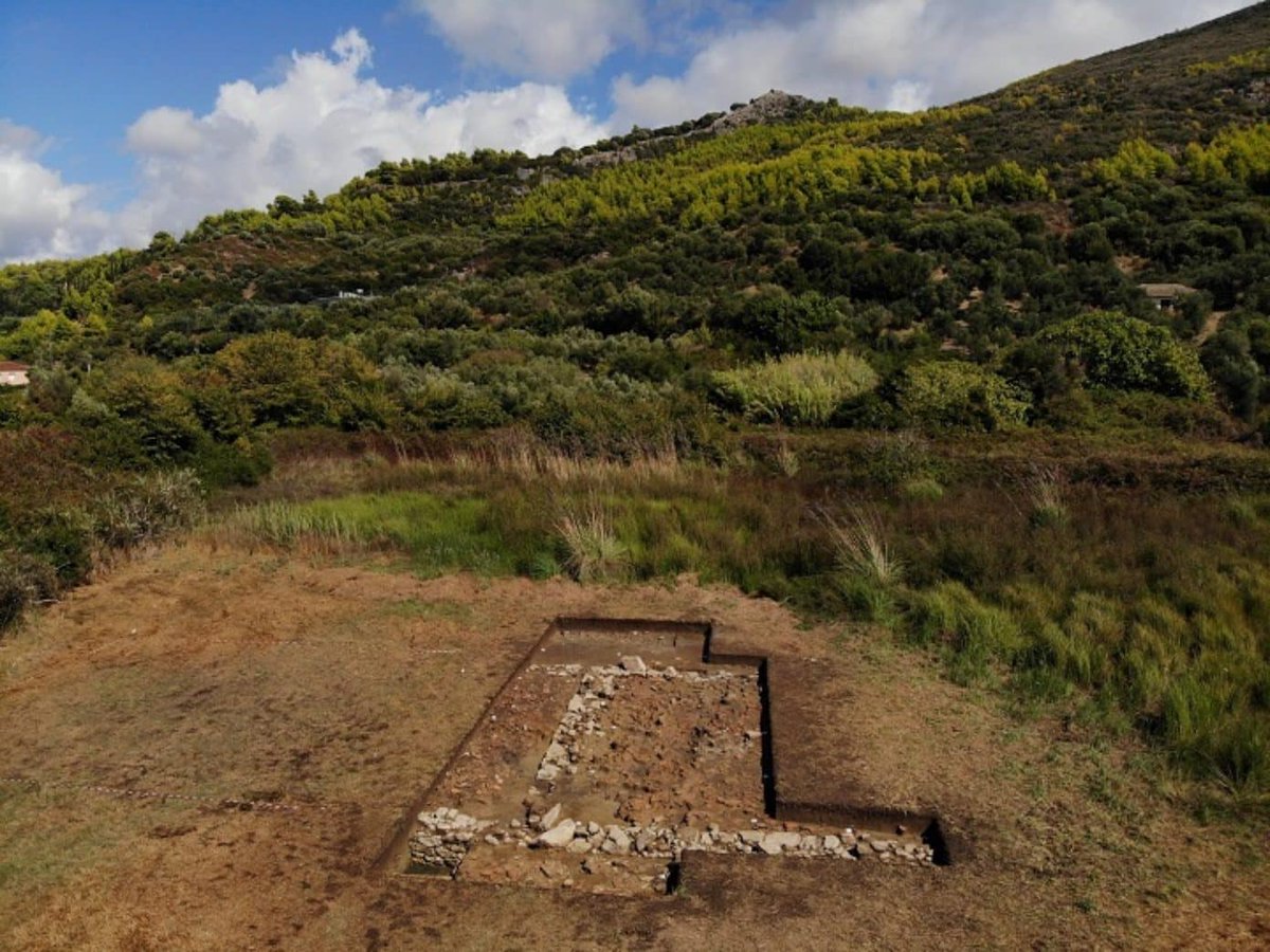 Sarah404BC's tweet photo. Ancient ruins unearthed in #Elis, Greece, have been identified by archaeologists as the lost temple of #Poseidon of #Samikon described in the works of the great ancient Greek geographer Strabo

https://t.co/oO31nYnBkX https://t.co/aLHorX1fvw