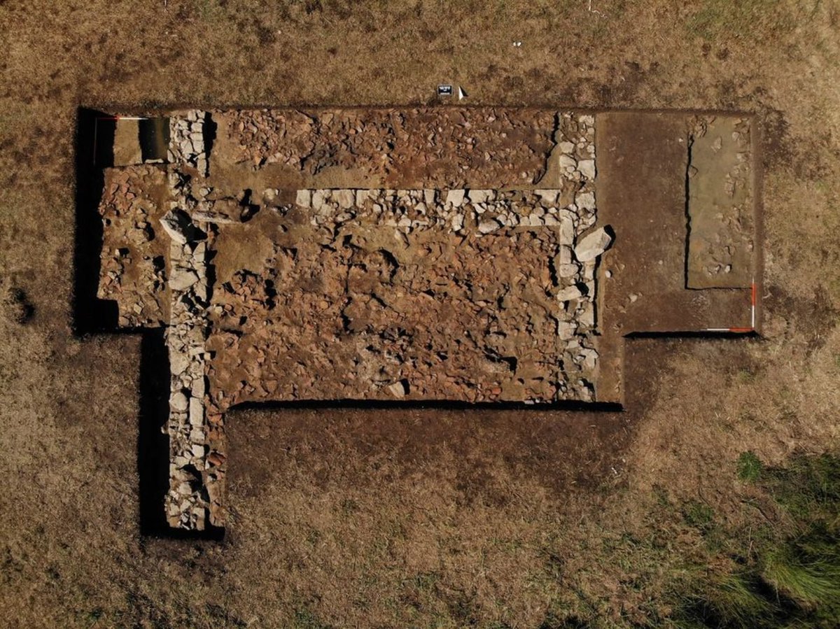 Sarah404BC's tweet photo. Ancient ruins unearthed in #Elis, Greece, have been identified by archaeologists as the lost temple of #Poseidon of #Samikon described in the works of the great ancient Greek geographer Strabo

https://t.co/oO31nYnBkX https://t.co/aLHorX1fvw