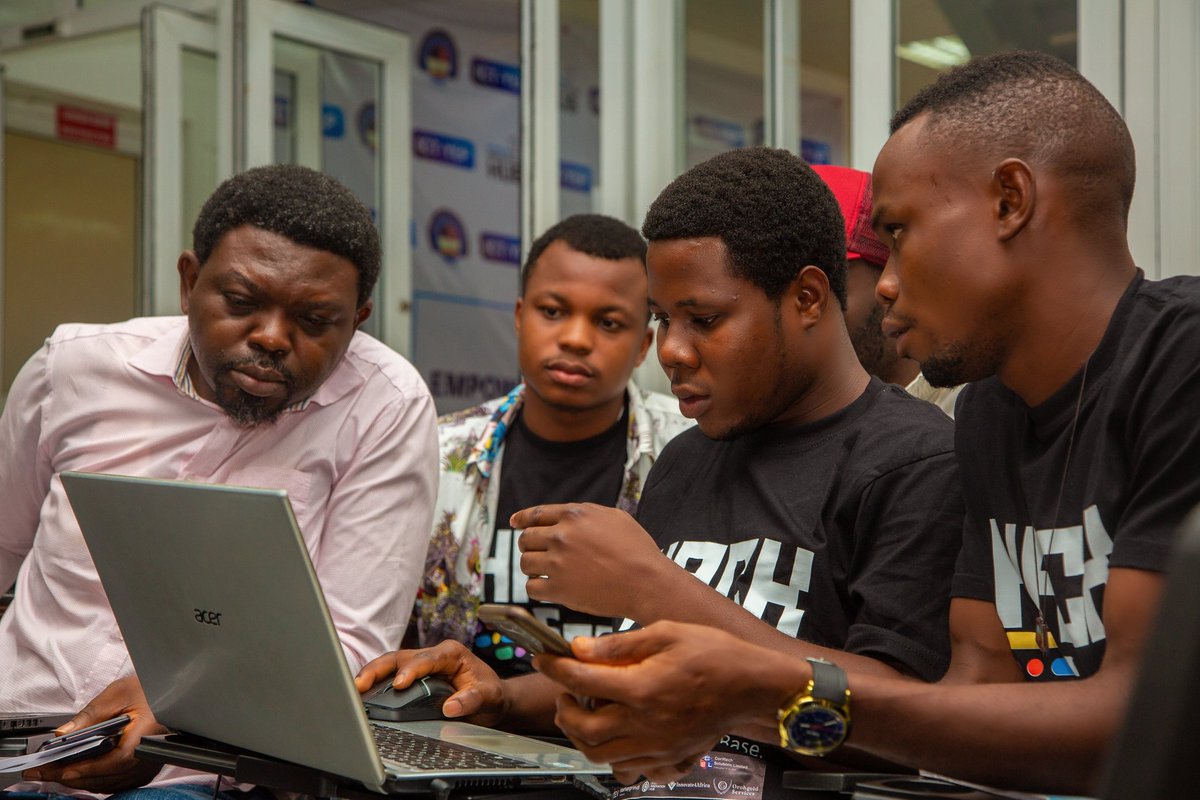 luchrizee's tweet photo. #rbhackfest @GdgAsaba @RemotebaseHQ #teamwork 
@teamGalaxy winning team🏆🎖🍾💎🏅💵 https://t.co/O0Lm0SMG1v