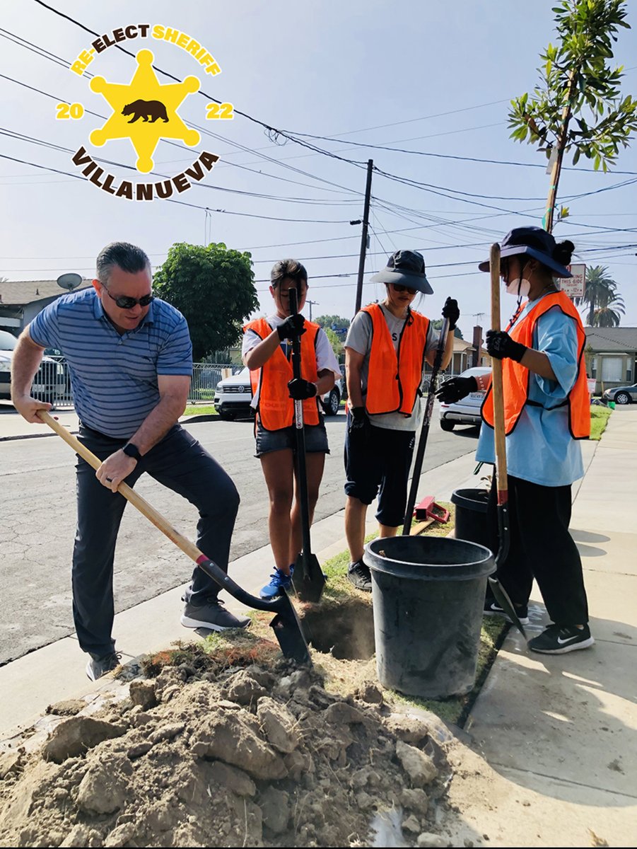alex4sheriff's tweet photo. As a 25-year member of The Sierra Club, I enjoy participating in events like today's tree planting in Lynwood. When it comes to our environment, our actions matter. #VoteSheriffAlex #EnvironmentalJustice https://t.co/E9pHI41jru