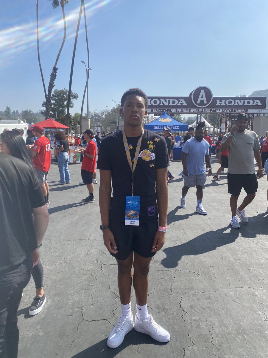 I had a great time at the Rose Bowl today, Thank you @jerryneuheisel for Having me out!!!! Thank You @UCLAFootball For The amazing Hospitality.