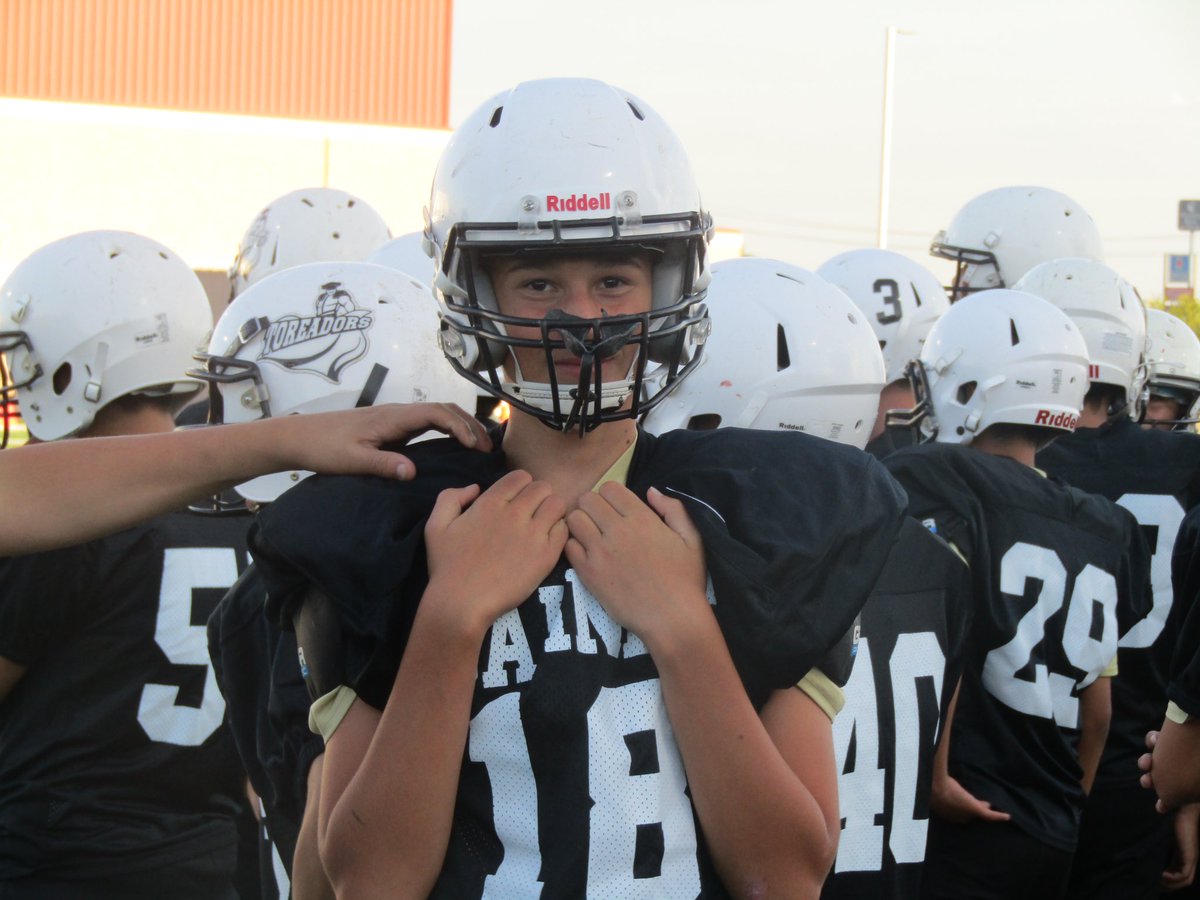 Here are some great shots of our 8th Grade Football team in action this past week. S/O to <a href="/JBMSYearbook1/">Jim Barnes Yearbook Crew</a> for the great photos.