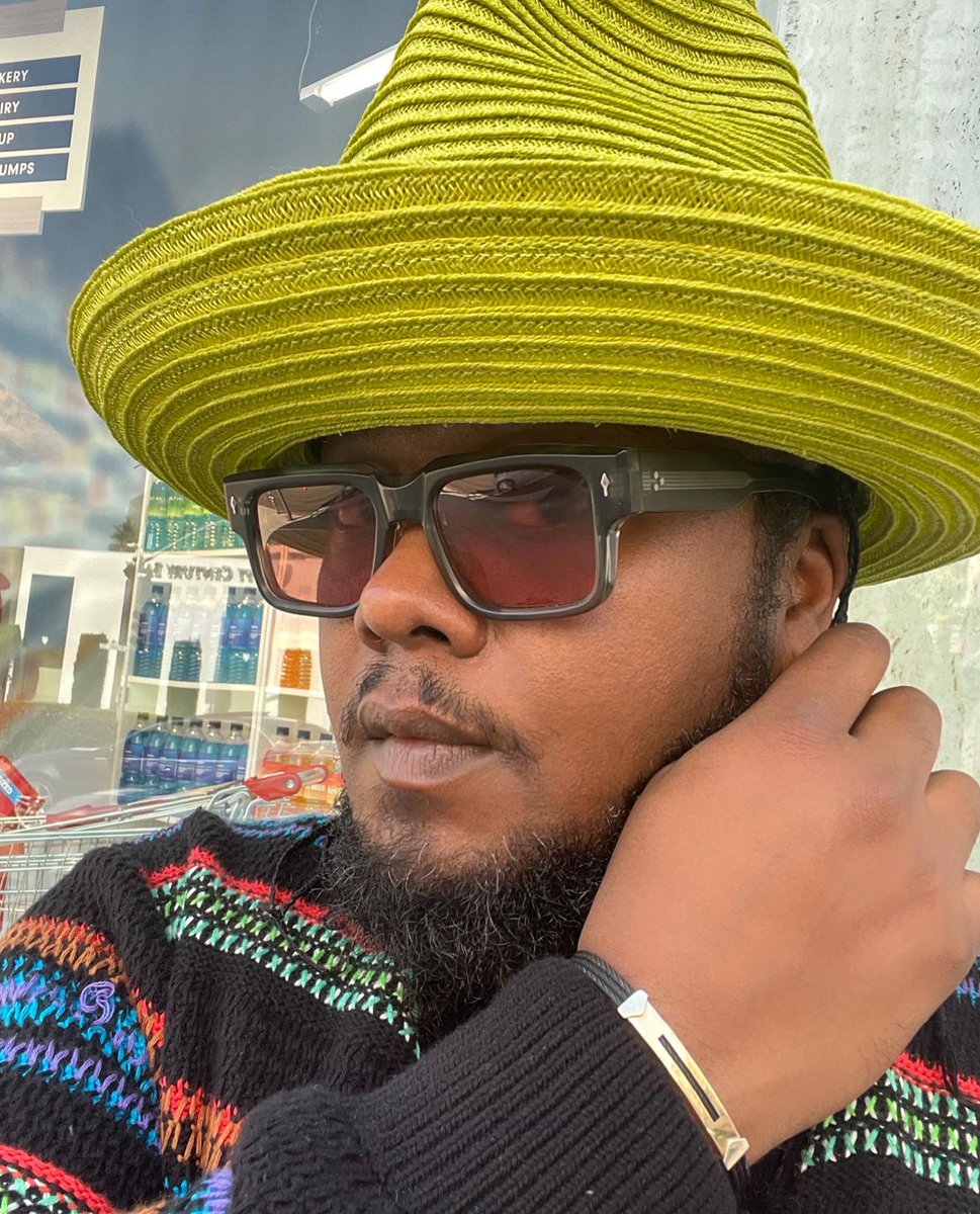 TheWyattReport's tweet photo. “Touchdown off the juicy plane.  Cranberry grape, Bottega boots and chain. I drip good, but I don’t leave a stain”
-MAR. https://t.co/5Tz0VcnzqO