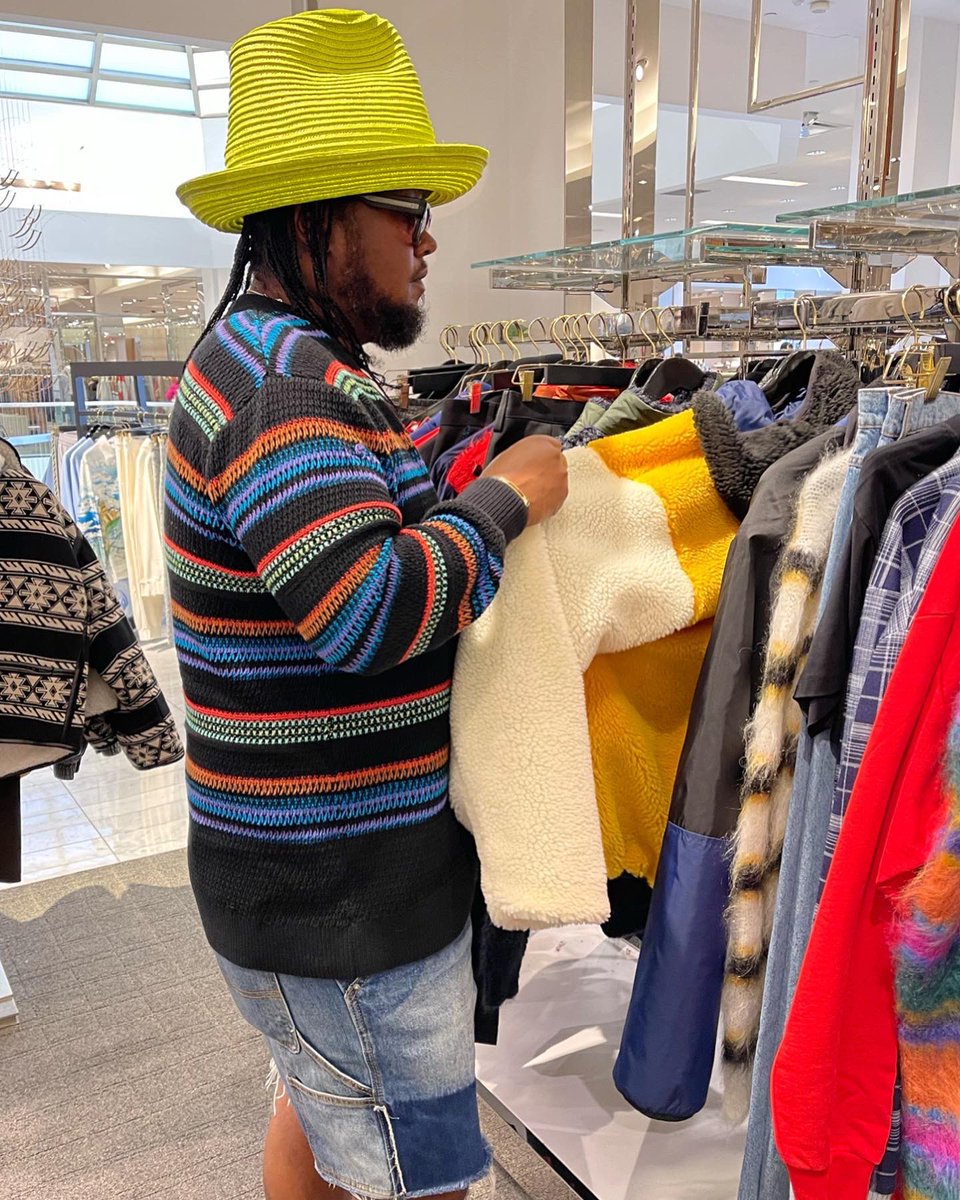 TheWyattReport's tweet photo. “Touchdown off the juicy plane.  Cranberry grape, Bottega boots and chain. I drip good, but I don’t leave a stain”
-MAR. https://t.co/5Tz0VcnzqO