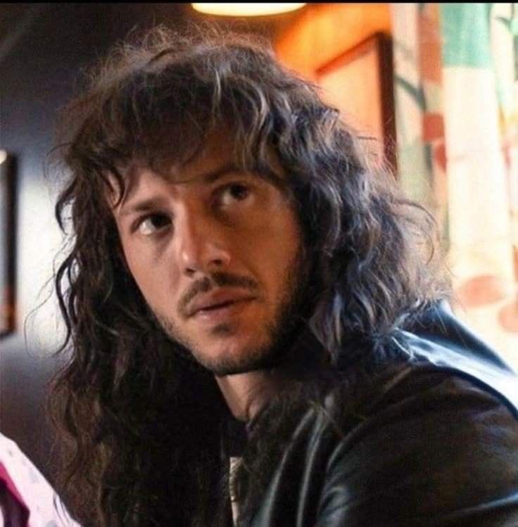 Whoever made this edit…

Aaannnd I’m dead. 

STOP IT. 

#JosephQuinn #EDDIEMUNSON #StrangerThings