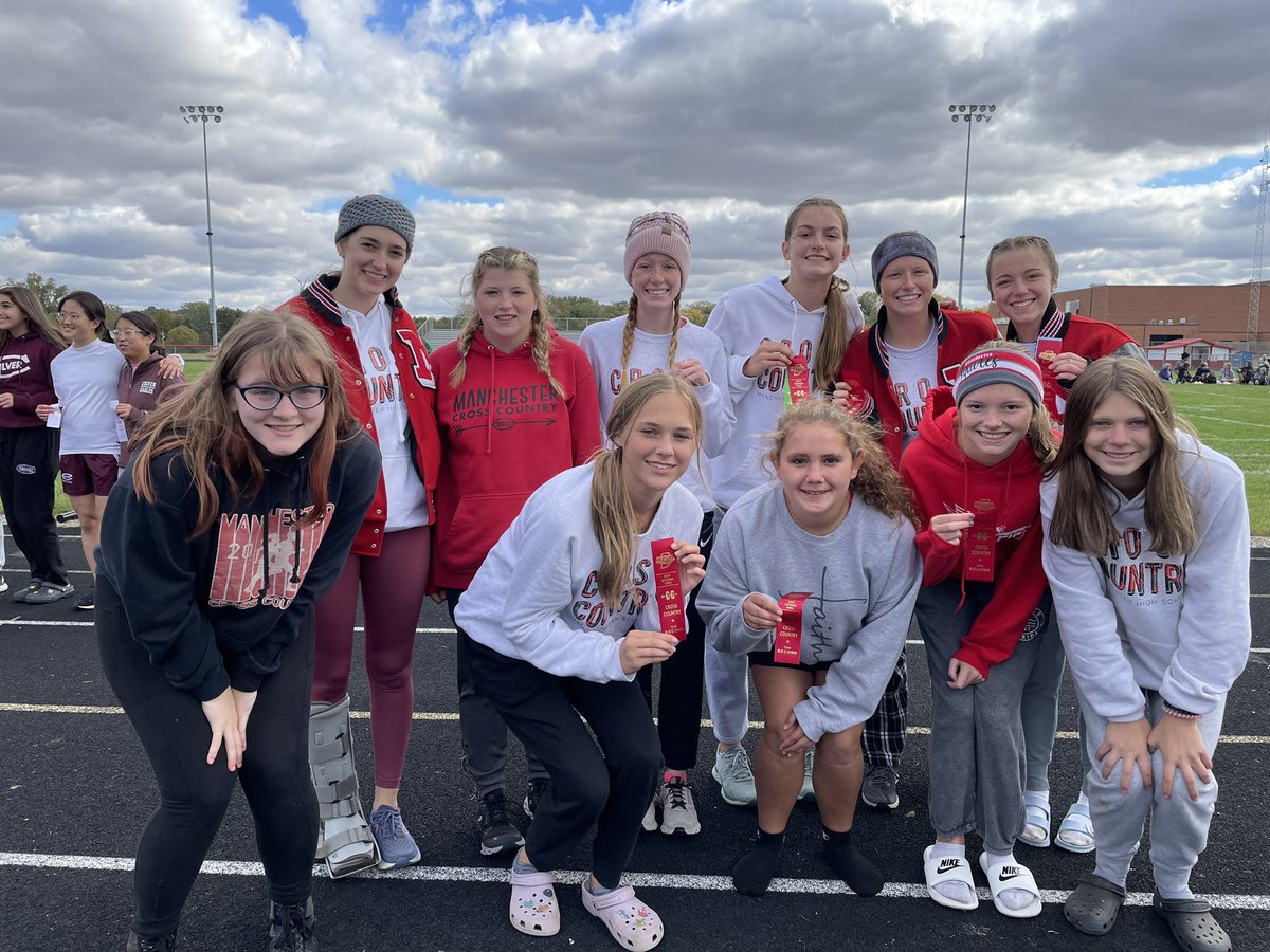 squirerunning's tweet photo. With perfect weather and phenomenal races, the MXC girls and boys teams both qualify for Regional.  The girls finished 2nd and the boys finished 4th at Sectional today.  It was an all around team effort, with 12 of 14 career PRs! 

#SquireStrong #MXC #crosscountry #sectional https://t.co/B1rOJ804CQ