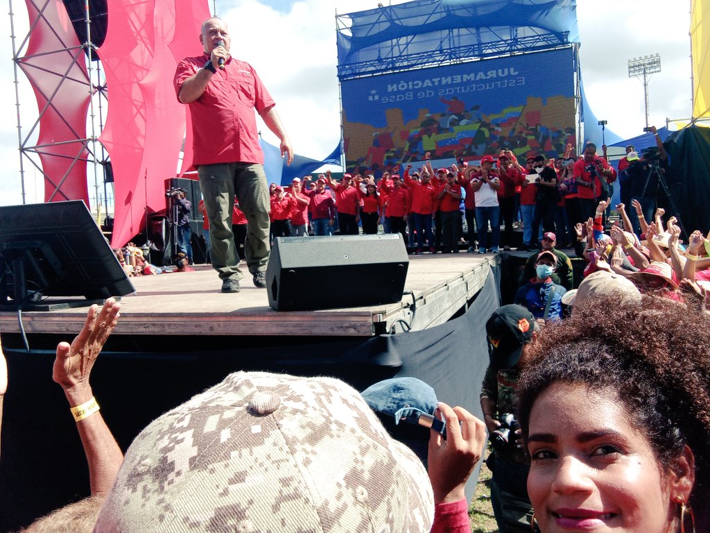 Me siento muy feliz, por tu visita en nuestra Isla de Margarita mi Capitán <a href="/dcabellor/">Diosdado Cabello R</a> la UPF <a href="/MIOTOMATO2/">MIO_TOMATO🍅🇻🇪</a> te obsequiamos nuestras salsas que van llenas de sabor y amor para ti, que las disfrutes mucho un beso desde el fondo de mi corazón 😘 
Venceremos 💪 #VenezuelaVaPaEncima