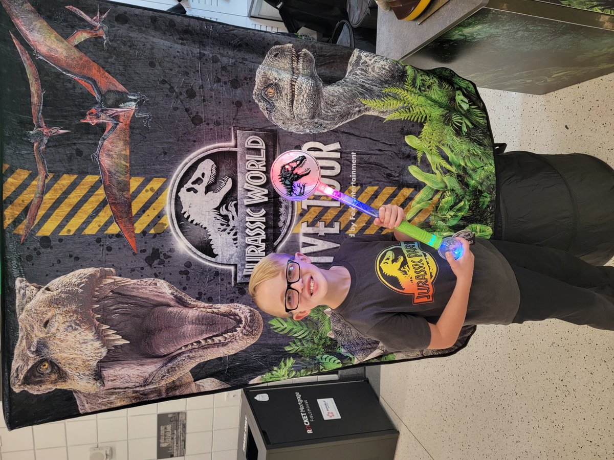 Dawgpound80's tweet photo. Joey
#JURASSICWORLDLIVETOUR https://t.co/KEaBM1YSfL