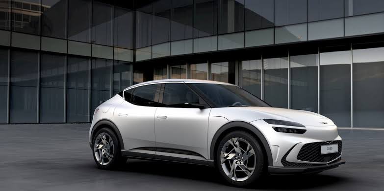 WorldCarAwards's tweet photo. Going Electric: #WorldCarAwards Jurors Review the #Toyota #bZ4x and #Genesis #GV60 watch: https://t.co/dIvDC34rxa #EV #WCOTY https://t.co/IXn53aZcQO