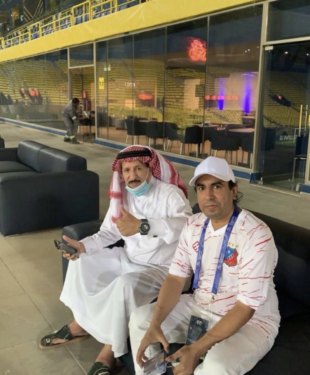 khalafalkwikby's tweet photo. بمناسبة لقاء السحاب والصلح بين ملك الفلاشات وملك التوقعات سأقدم قميص بتوقيعهم للمتابعين 
@ibra_alfrayan 
@Hassanalsobhan https://t.co/xyoqPA1pne