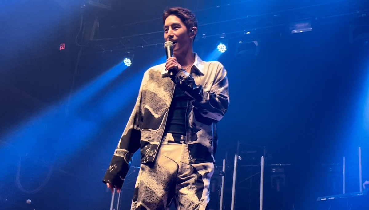 saywhatreacts's tweet image. Sound check done and @marktuan is the cutest thing ever!! 🥹🥰💚
#theothersidetour #MarkTuanInAtlanta
