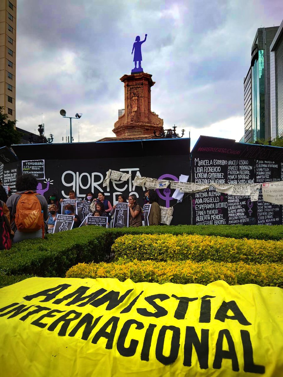amnistiamexico's tweet photo. La #GlorietadelasMujeresQueLuchan es un espacio recuperado por víctimas de violencias y colectivas para ejercer su derecho a la memoria, libre reunión y a la protesta.
@Claudiashein 

¡La Glorieta se queda y resiste! https://t.co/F96PbGMSfn