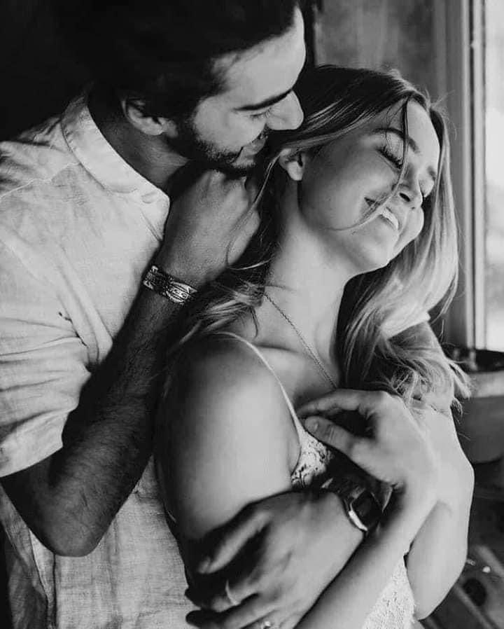 SALAMAFARS's tweet image. في أحضانكِ فقط عرفت كيف يكون من الممكن أن أستغني عن العالم بأكمله ...