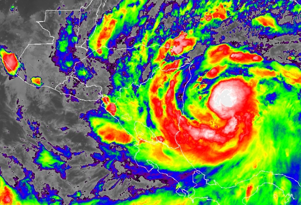 MOISESURBINA's tweet photo. ACTUALIZACION

CONFIRMADO. 
JULIA ES HURACAN
Reports from NOAA and Air Force Reserve Hurricane Hunter aircraft 
indicate that Julia has become a hurricane with 75 mph (120 km/h) 
maximum sustained winds as it passes near San Andres and 
Providencia Islands. @elnoticiero_6 https://t.co/RcrPE3YcxV