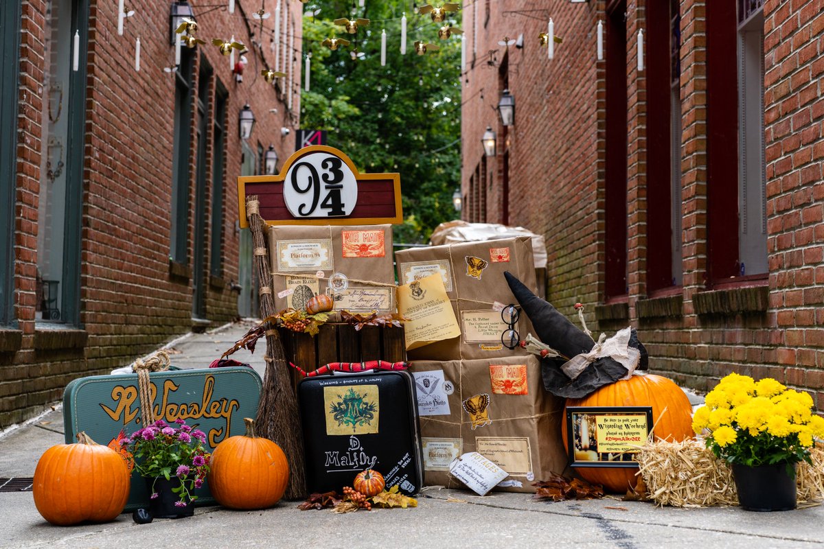 Charles08950590's tweet photo. The 4TH Annual Wizarding Weekend Historic Ellicott City
#LoveOEC #wizardingweekend #ellicottcity #oec
#hocomd #HarryPotter #Wizards #weekendvibes #familyfuntime #spooky #magicalplace #magic https://t.co/4YMf1gqXFi