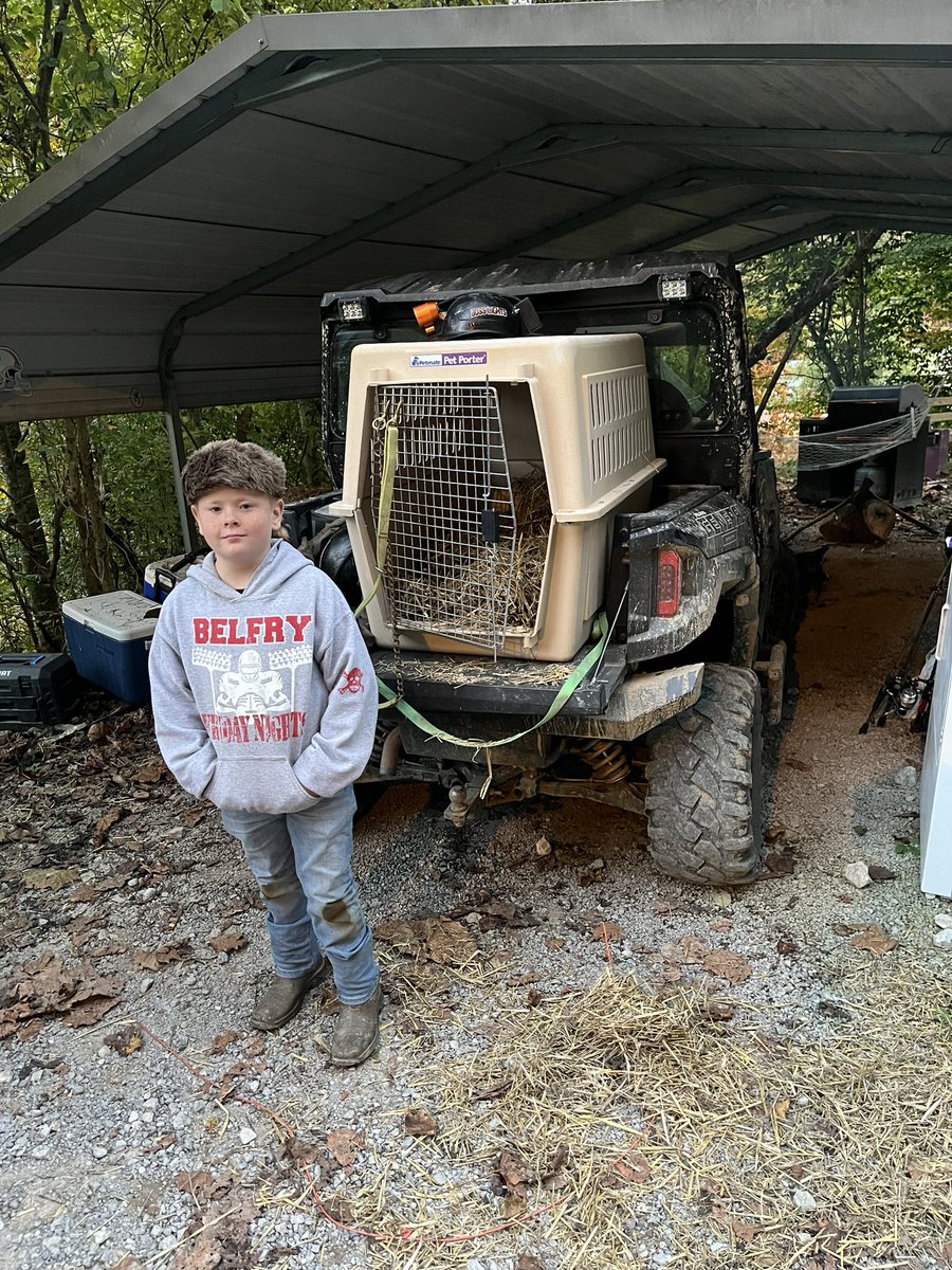 Me and this young man’s fixing to tree some coons soon as we eat one of his step mommas awesome dinners 😋