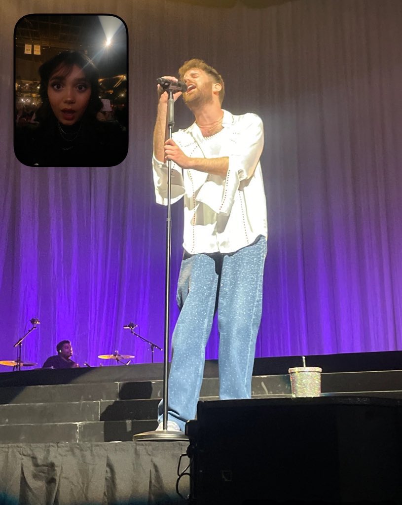 taylor ♡ tweet media