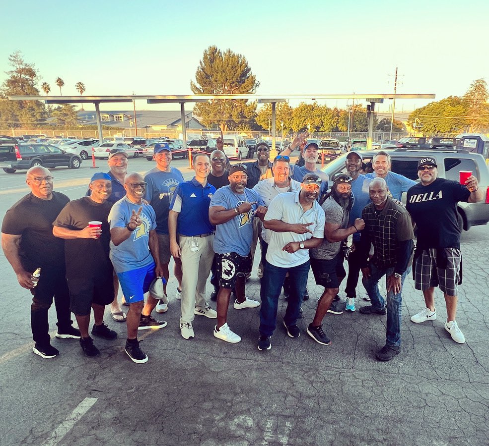 Spartan pride on full blast last night for this group of <a href="/SanJoseStateFB/">San José State Football</a> alumni! Cheers, hugs, tears and… beers 🍻 Seeing these guys and all their love for the Spartans reminds me why I love my job! <a href="/SJSUAthletics/">San Jose State Spartans</a> #AllSpartans