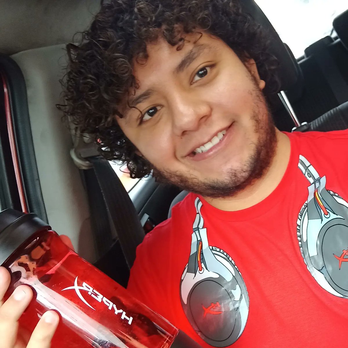 Gochini7's tweet photo. Es la primera vez que recibo algo de una marca como HyperX ❤️#hyperxacademy
So grateful 🤍 @AcMexEsports @HyperXLatam https://t.co/hzk4VMxjKC