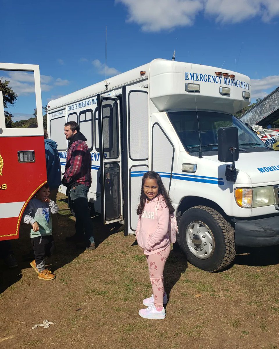1RamonFernandez's tweet photo. Today we had a Great all family event, Touch a Truck, thanks to @peekskillpolice @peekskillfdlocal2343 @peekskilloem @peekskillvac @kdiny_sssgravel 
Hoy tuvimos un gran evento familiar,
Tocar un Camion, gracias a
#Communitypolicing 
#Peekskillpolice https://t.co/cyhLwhtJXI