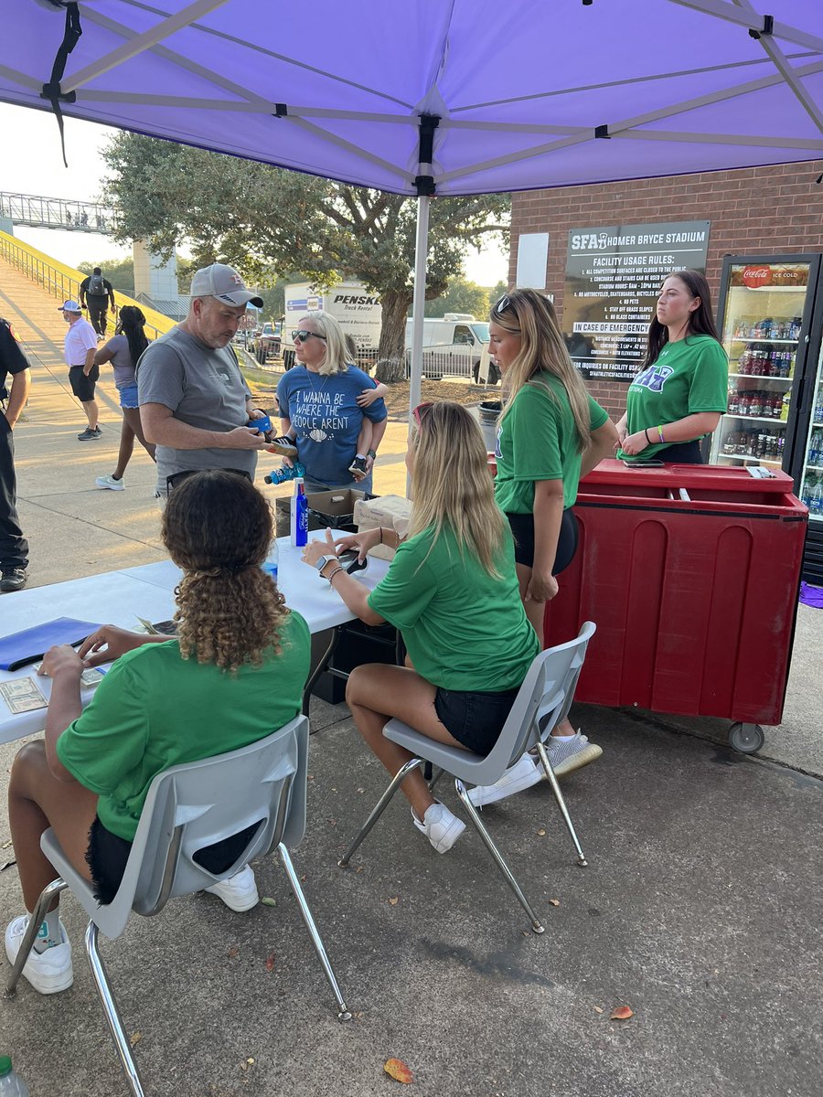 BleicherElena's tweet photo. Volunteering at the @SFA_Football game #theaXegames 🏈
@SFA_Tennis https://t.co/SwpP4N4t9h