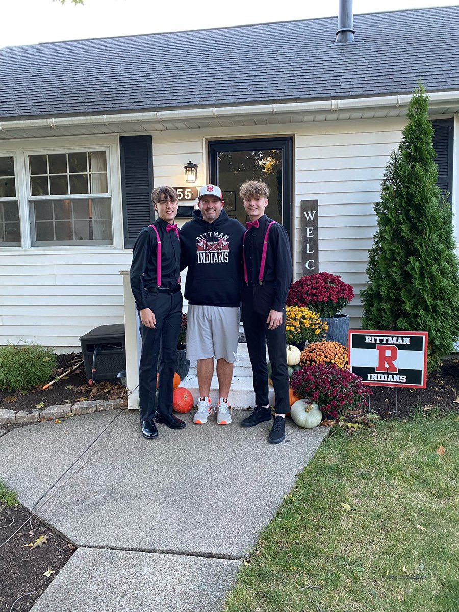 Had a couple DUDES stop by before going to Homecoming!!  Can’t wait to watch these 2 continue to ball our the next 2 years💪🏻🏈