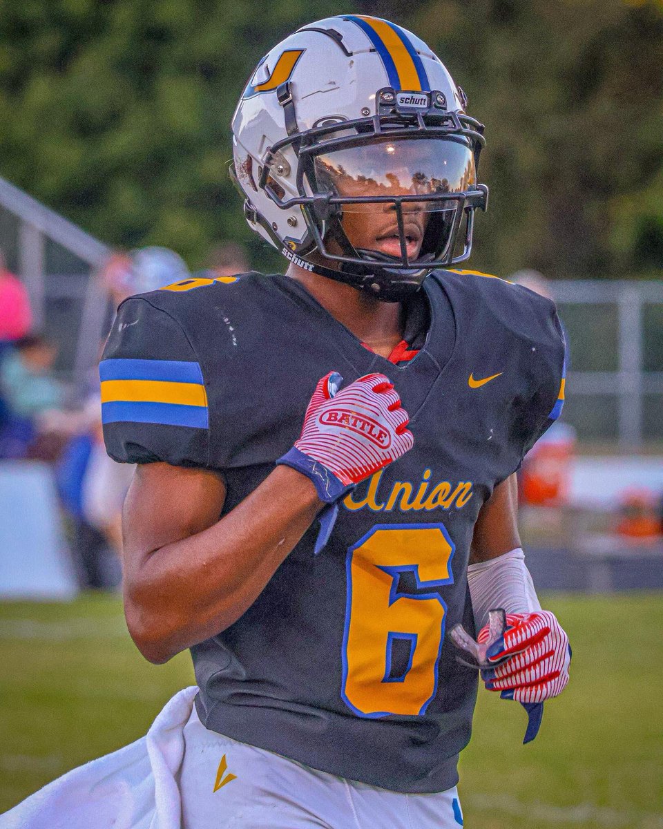 yeahsmoove's tweet photo. #AGTG Blessed to receive a PWO from Central Michigan University🔥Thank you!!#fireupchips @CoachSlaughter2 @CoachCalley21 @thecoachhopshow @CoachD_904 @iiler_2 https://t.co/oaOEVXFdv3