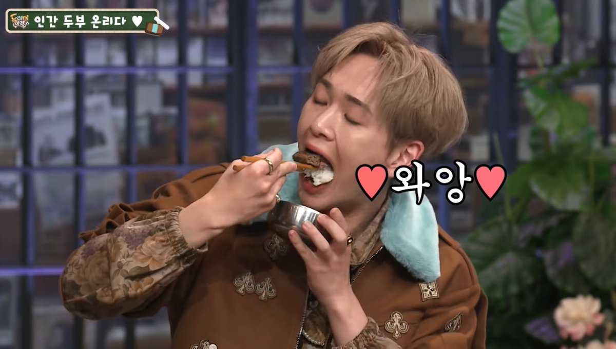 SHINeeating's tweet photo. Lee Jinki ily so much https://t.co/JxdS6tmqkO