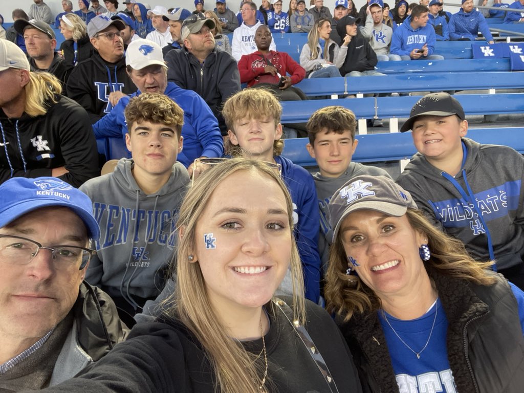 kspalding77's tweet photo. Go Cats! #weareuk #beatthecocks https://t.co/KTb5FHGVVo