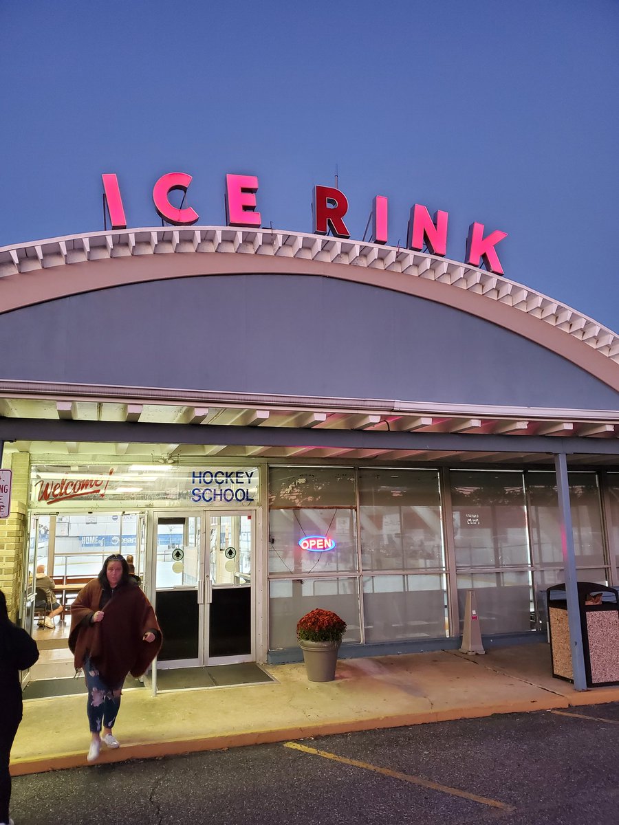 jimbabaoglu's tweet photo. @ThatKevinSmith Tough times at the Ice Ink in Brick NJ. https://t.co/hDB942EUlb