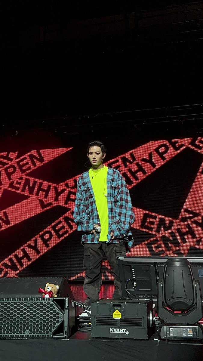 TheJungOne01's tweet photo. Heeseung in this fit….. illegal. https://t.co/1i2c57lZfg