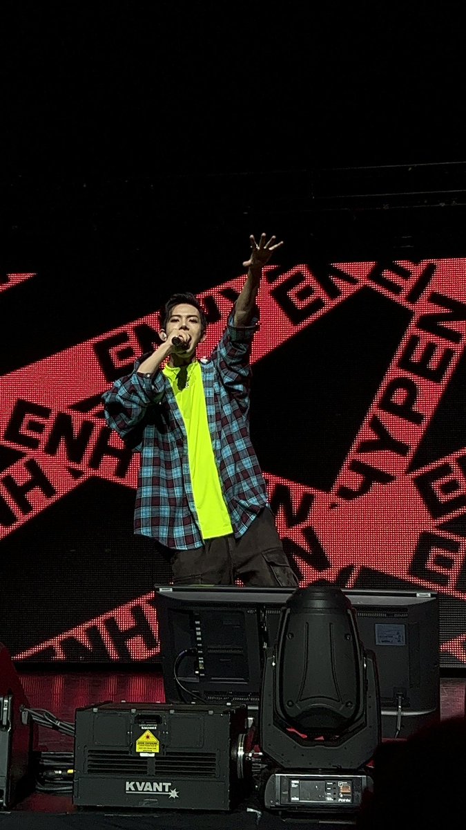 TheJungOne01's tweet photo. Heeseung in this fit….. illegal. https://t.co/1i2c57lZfg