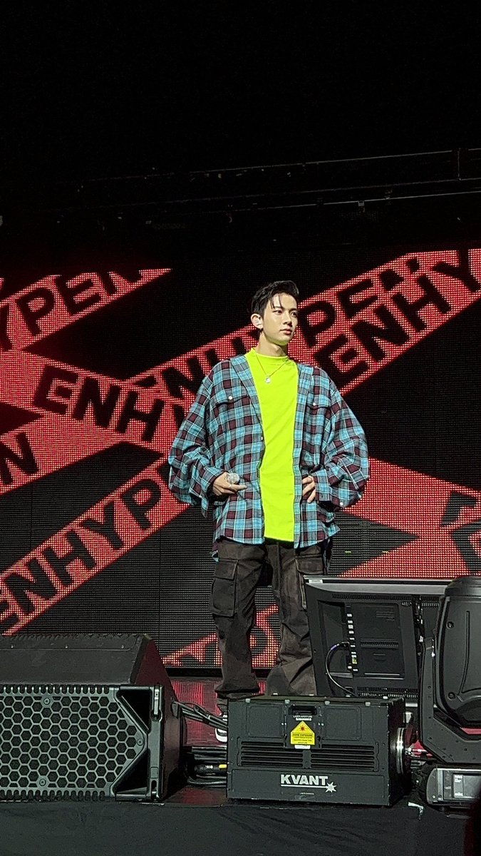 TheJungOne01's tweet photo. Heeseung in this fit….. illegal. https://t.co/1i2c57lZfg