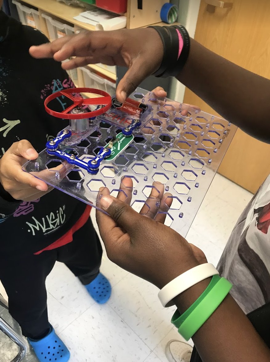 2hawks214's tweet photo. Lots of fun this week with @hinclusion 2-5 graders. Exploring ramps & @SnapCircuits @BostonSchools @bpsSTEMdept #bpsstem #bostem The children enjoyed figuring out their design thinking & engineering skills while exploring inclined planes, slopes, electrical circuits & more. https://t.co/vxirV4YBTi