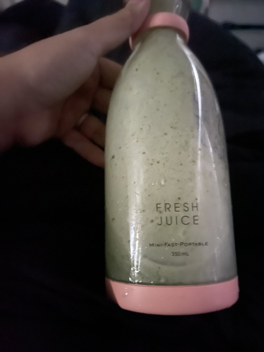 Lalapureangel's tweet photo. #Greensmoothie brought to you by #Freshjuiceblender  @Nutritionblooms #Lglutamine and @premierprotein  #Cleandrinks 🥒🥬🍌🍐🥭 https://t.co/3IM3LTDK69