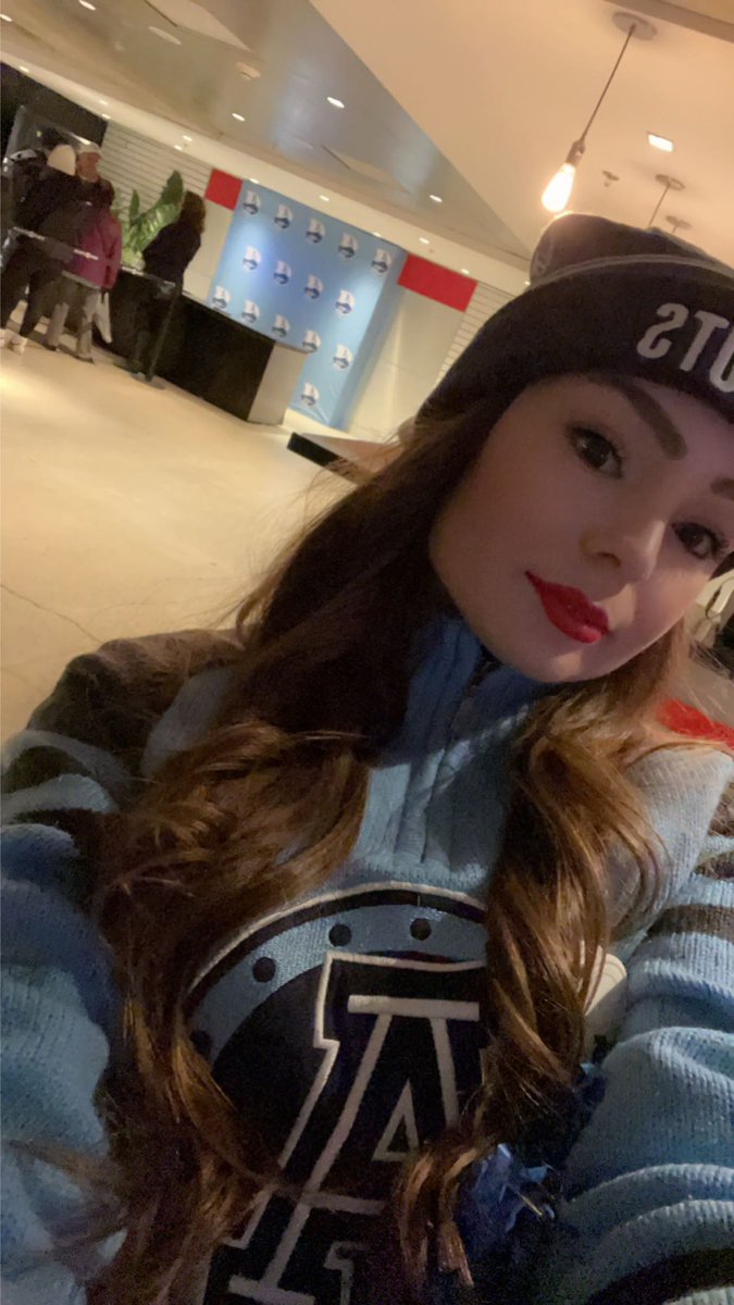 ArgosAdmirals's tweet photo. Another W. Reporting live from the meet and greet autograph suite! #PullTogether #ArgosLive #CFL https://t.co/C16fhFN9wo