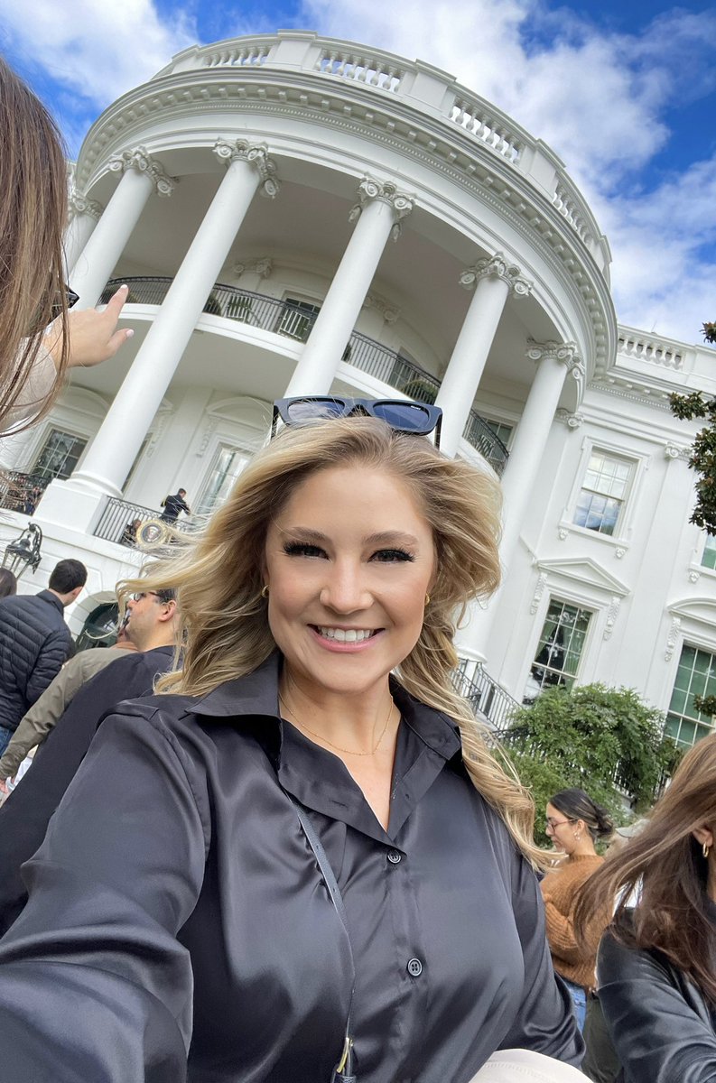 The White House 🇺🇸 Got to go on White House Garden your today! 

So cool to be on the grounds & see the trees planted by the former Presidents & First Ladies. #whitehouse #washingtondc #presidentshouse