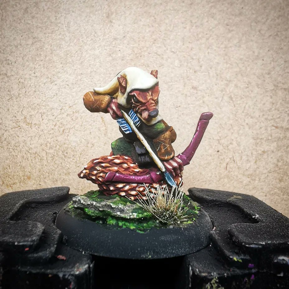 BurzLug's tweet photo. Hello everybody, it's the week-end again. meaning it's time to not do any chores and paint minis instead. #burrowsandbadgers https://t.co/mLeCduNJEe