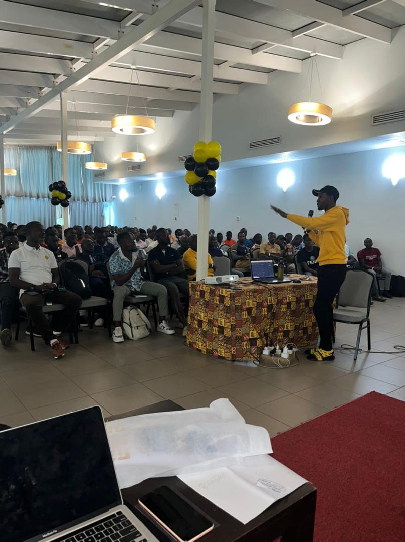 Neu_Ye's tweet photo. We were in the place. Giant Meetup with #CI225 team
#BinanceAfrique #BinanceMeetupCôteDIvoire #BinanceMeetupTour
@AyemouLoic @sagate20 @Mamoud110 @Cryptopatyeb https://t.co/2GLCFVzqza