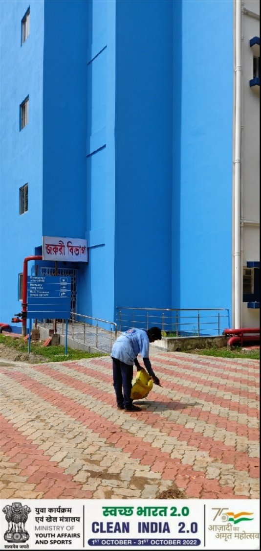 NSSUnit2_Belda's tweet photo. NSS Unit I, II, III, Belda College volunteers are participating in Cleaning Drive at Belda Super speciality Hospital    
*Aazadi ka Amrit Mahotsav Swachch kaal : Amrit Kaal  2.Clean India 2.0*
@rdnss_kolkata @_NSSIndia @_NSSAwards @SWACC @SwacchBharat #CleanIndiaCampaign2022 https://t.co/XJCtrr7c6Q