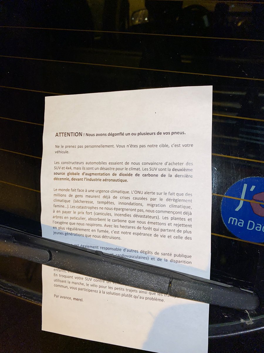 _logicieltriste's tweet photo. les gens sont fous, je rentre de soirée tranquille je vois ça, ma mère va juste peter un plomb là on peut même pas être compréhensif juste dégoûtée par la façon de faire, ma mère taff a plus de 20km de la maison abruti comment elle peut éviter de se servir de son « suv » ??? https://t.co/OeGRLD9yPy