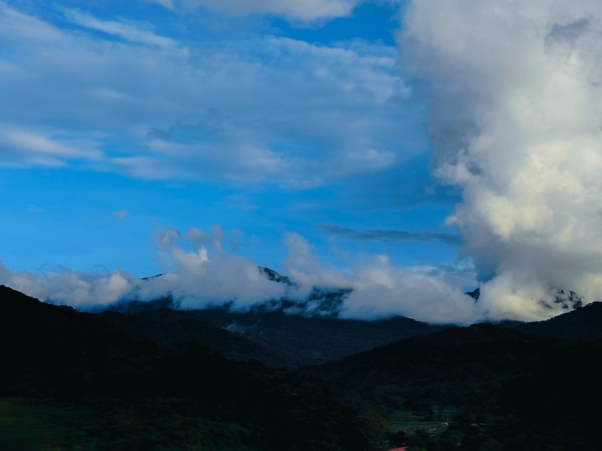 || Hilly Mountain ||

 #photography #travelphotography #naturephotography #streetphotography  #portraitphotography #cloudsphotography #meghalayadiaries #meghalayaclouds #photographyislifee  #indianphotography #PhotoOfTheDay #Photogram #PhotographyDaily #PhotographyIsLife