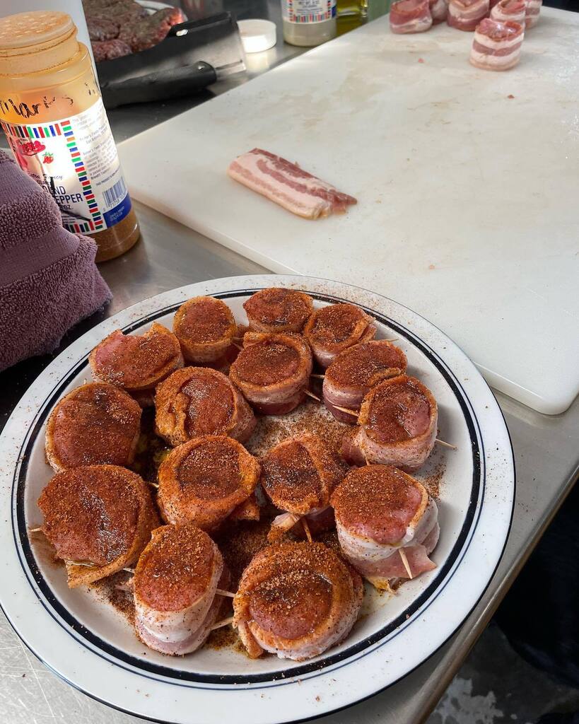 jmfryar's tweet photo. Porch chops! It’s what’s for dinner! https://t.co/REt0NzKu2n https://t.co/NQyZn7lLWV