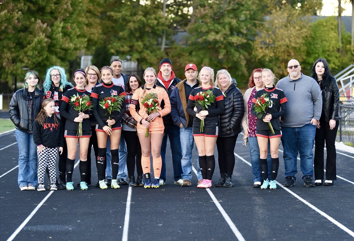 rriderathletics's tweet photo. Our seniors are AWESOME!!#KentRiderPride https://t.co/MkvuS8wcDQ