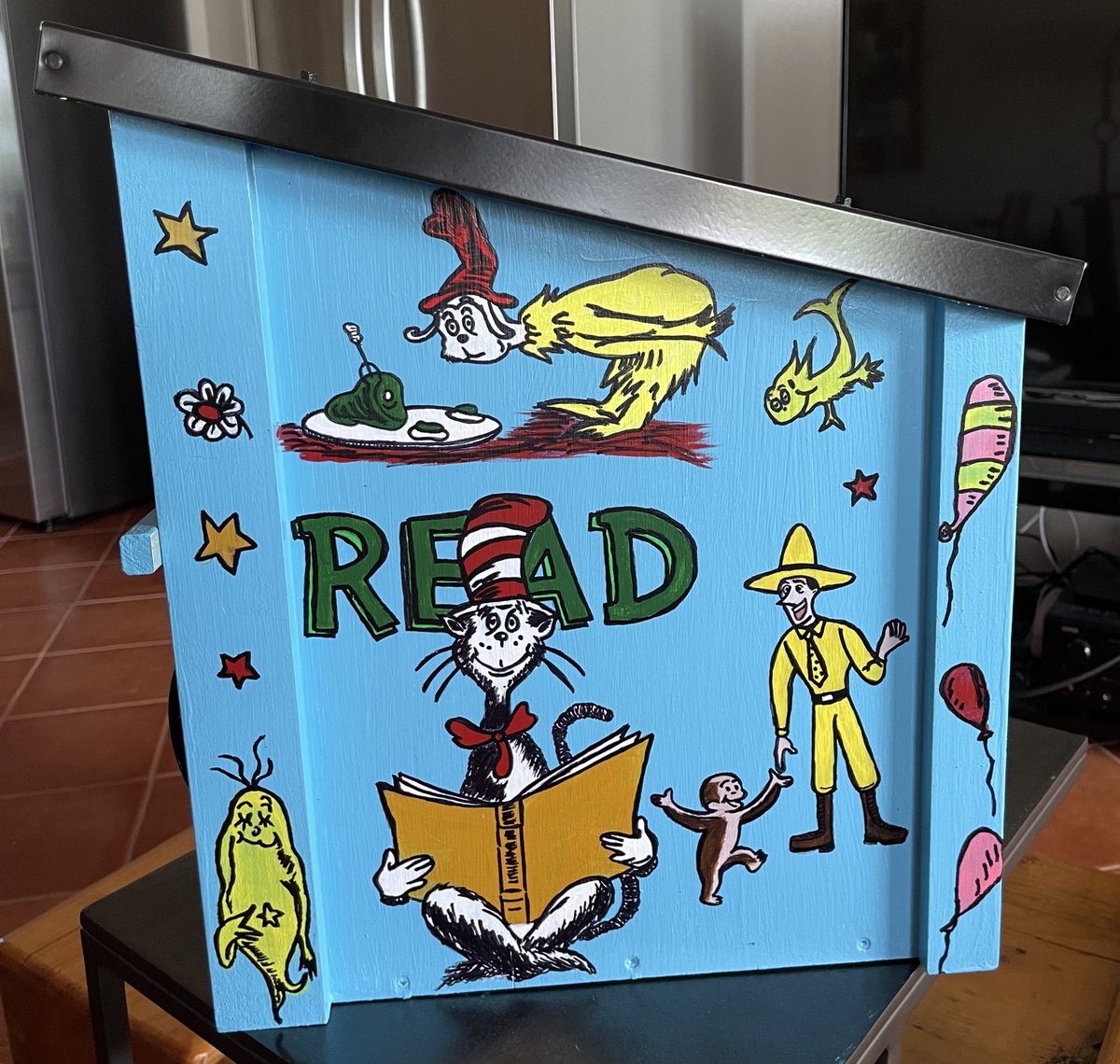 ElSolLilLibrary's tweet photo. Getting ready for placement on the Queens Highway. Just a few more days before I am ready for the people of Eleuthera to enjoy reading some classics.
#littlelibrary #mylittlelibrary #elsol #elsolhouse #readingcommunity #Reading #Read #book #bookstand #community https://t.co/pMrHVY4pgJ