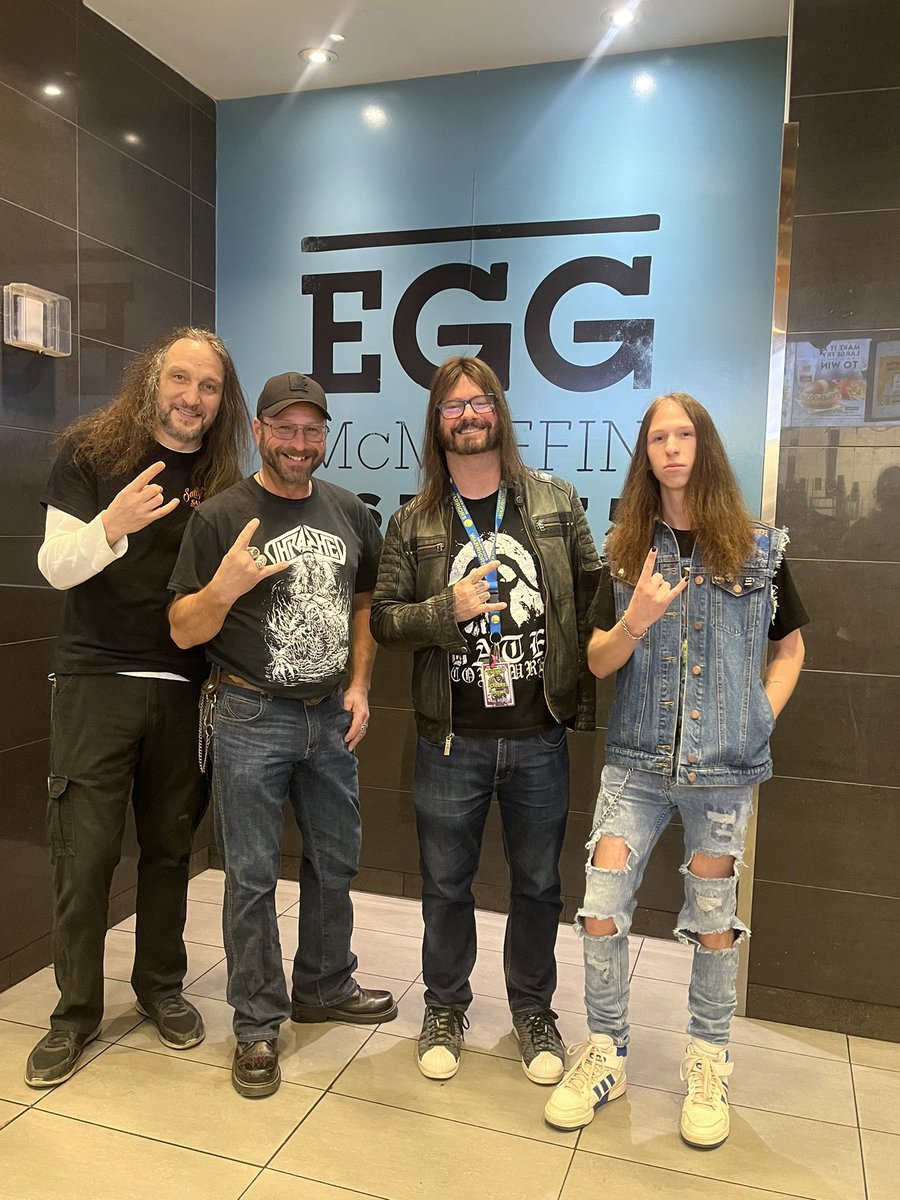 CountExcelGuy's tweet photo. Figured we would run into McD’s for a bite before the show. You never know who you are going to run into. 🤘🏻😎🤘🏻🔥🔥 @ExodusAttack #GaryHolt #LeeAltus #RightPlaceRightTime https://t.co/H8OsWfAC9f