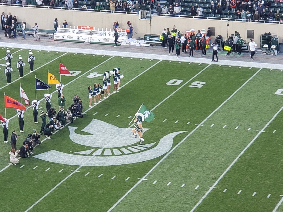 Travis758's tweet photo. At least the band was good. #MSUvsOSU https://t.co/fDzvgejzNS