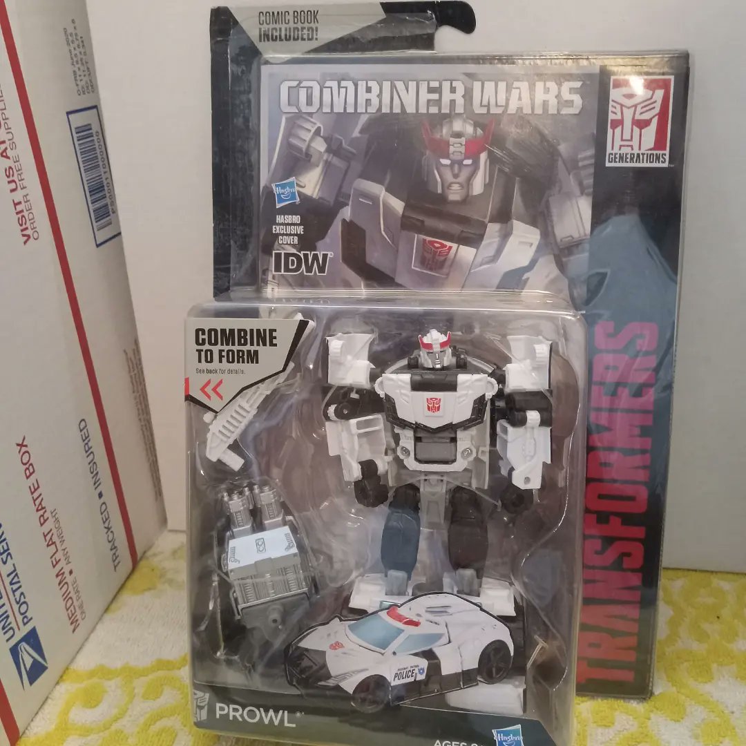 HpCollectables's tweet photo. #PCFriday *2014 Prowl * Combiners @HpCollectables https://t.co/NYynVhVm5G