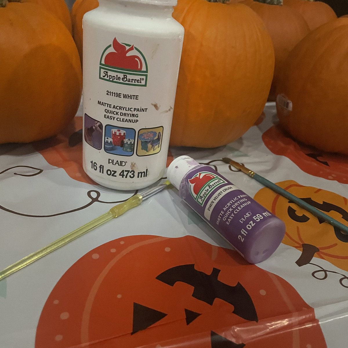 Eugs1913's tweet photo. Pumpking decorating! 9pm on Tuesday at the Eug Hall!! We hope to see you there! https://t.co/2io6dnYgtp