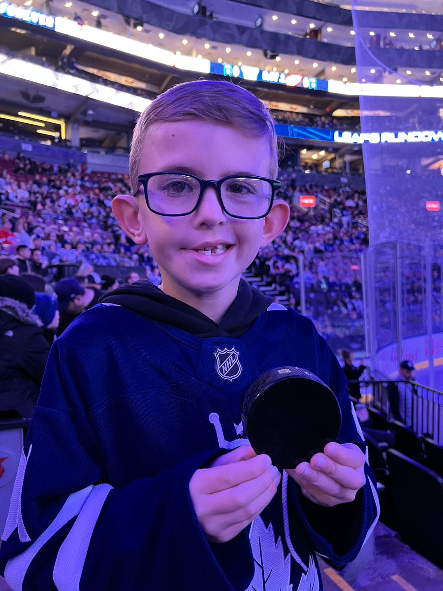 littlefieldkim's tweet photo. It’s Saturday night!!!  #leafsforever https://t.co/yiMEeowGo5